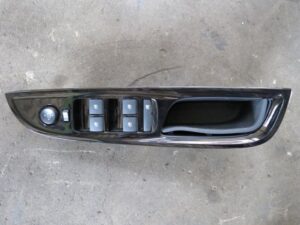 VF HSV SS RHF Window switch