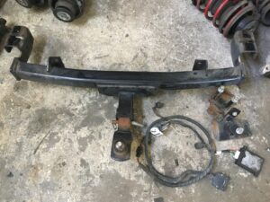 Genuine VF SS SV6 Holden Commodore Ute 1600kg towbar and fitting kit