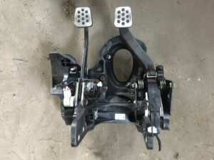 VF HSV SS SSV Holden Commodore Manual pedal box.