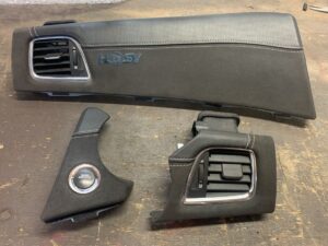 VF HSV Leather/suede Dash trims