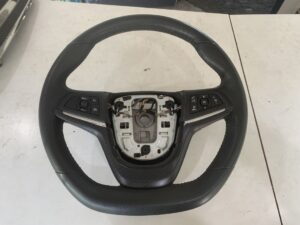 2016 VF SSV Holden Commodore Black leather steering wheel (manual)
